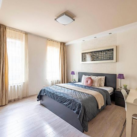 Exclusive Central Suite With Balcony By Prestige Homes 부다페스트 외부 사진
