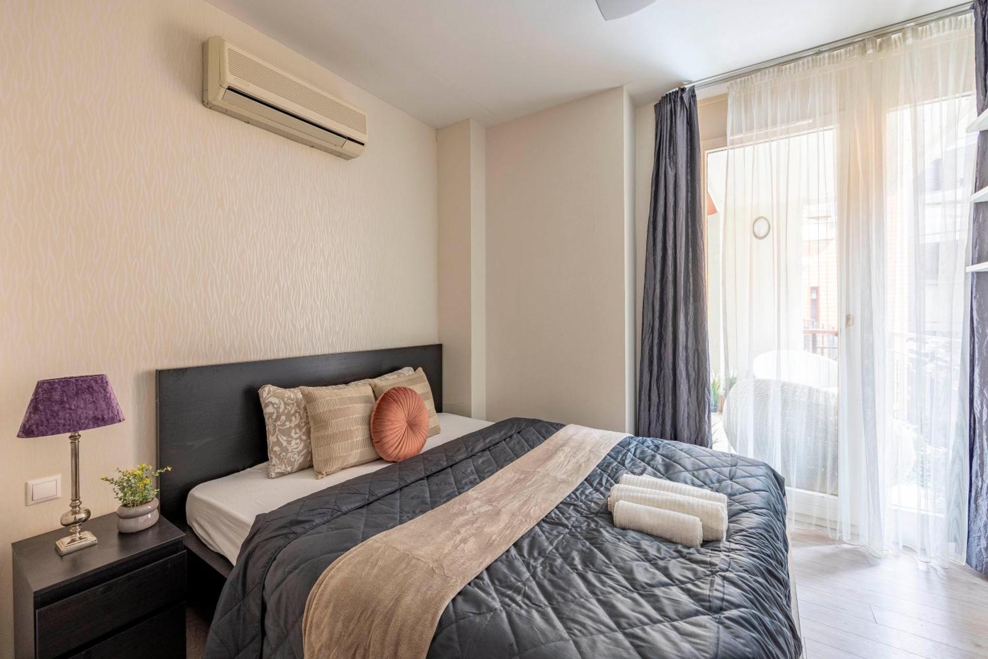 Exclusive Central Suite With Balcony By Prestige Homes 부다페스트 외부 사진