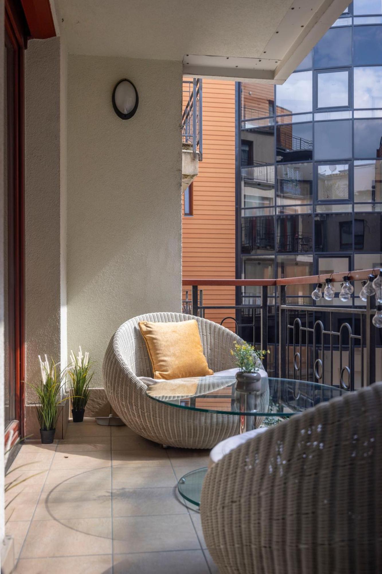 Exclusive Central Suite With Balcony By Prestige Homes 부다페스트 외부 사진