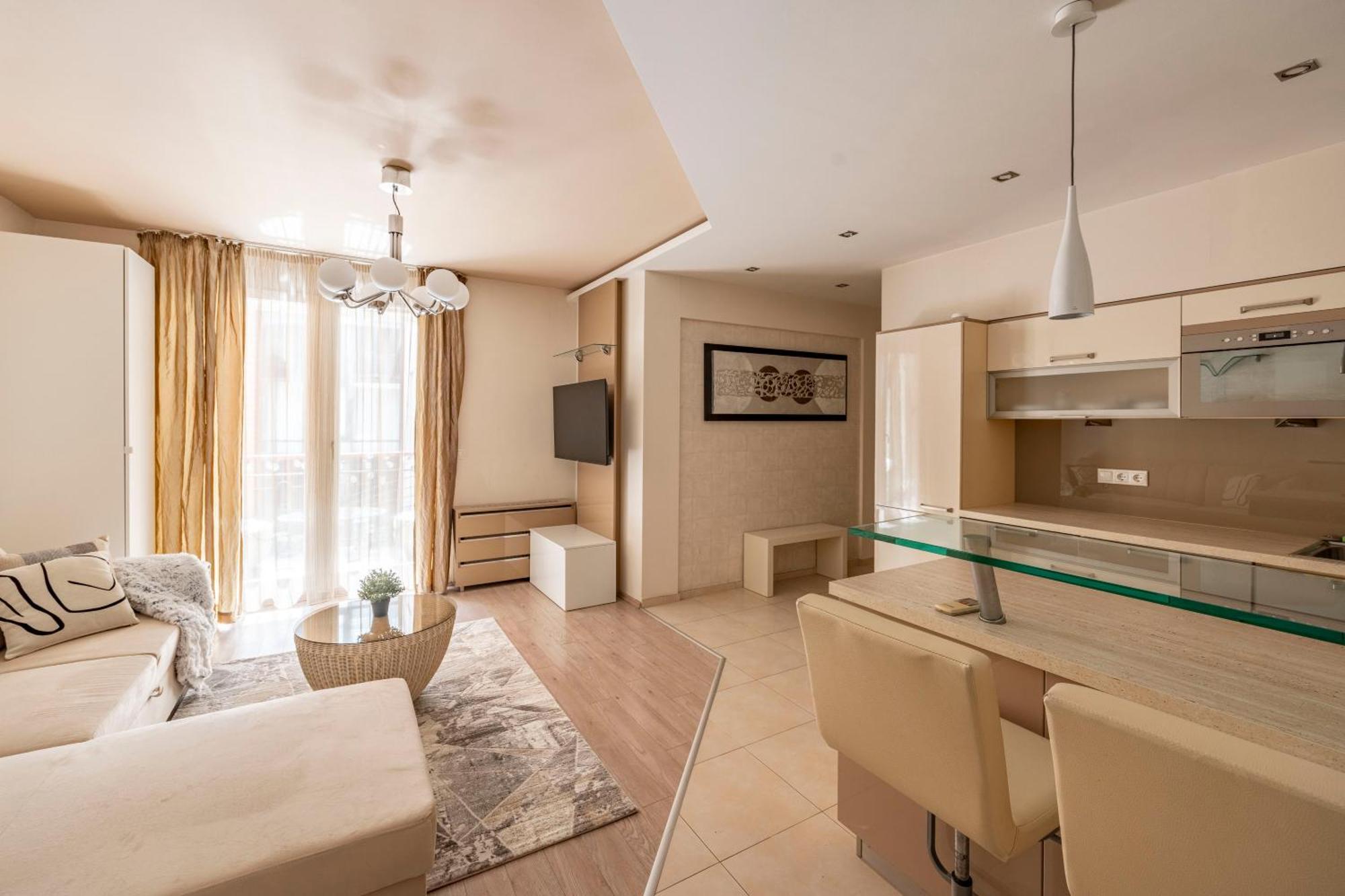 Exclusive Central Suite With Balcony By Prestige Homes 부다페스트 외부 사진